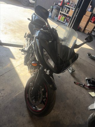 Yamaha sportbike negra