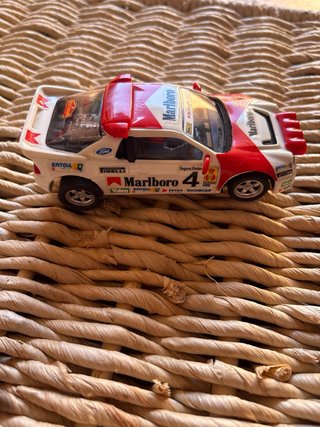 Coche Scalextric Ford RS200 Marlboro