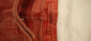 Shorts arancioni strappati