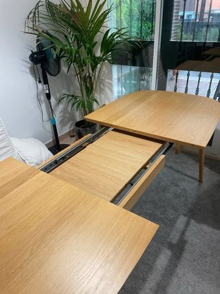 Mesa comedor madera clara extensible