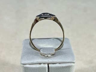 Anillo Art Déco de oro 18K con zafiros y diamantes