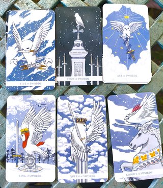 White Winny Tarot, Tarot de Cheluzas Buhós Blancos