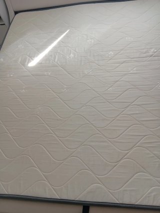 Cama con cabecero LED y colchón