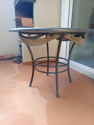 Mesa redonda mármol y forja