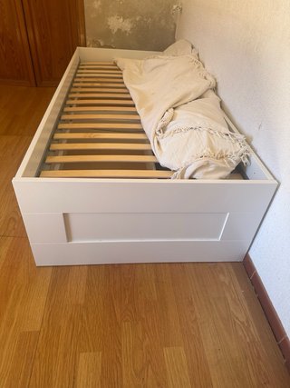Cama infantil blanca con cajones IKEA