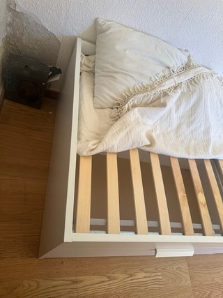 Cama infantil blanca con cajones IKEA