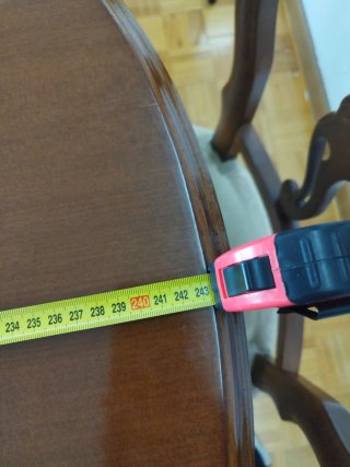 Mesa de comedor y 6 sillas de madera