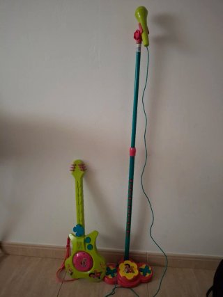 Guitarra y microfono Dora la explordora