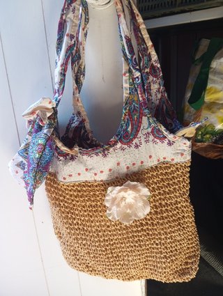 Bolso de rafia con estampado paisley