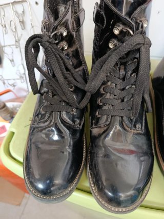 Botas y zapatos charol niña negros
