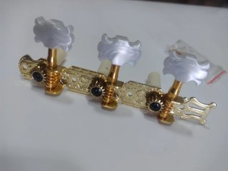 Clavijeros dorados para guitarra y alicates