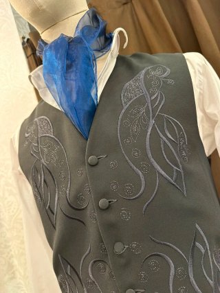 Gilet uomo fantasia con foulard blu