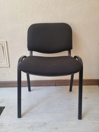 Sillas de oficina metálicas y de plástico
