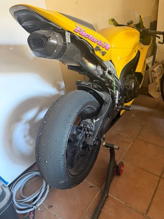 Honda CBR600RR circuito amarilla