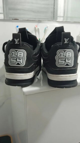 Zapatos Louis Vuitton Negros y Blancos
