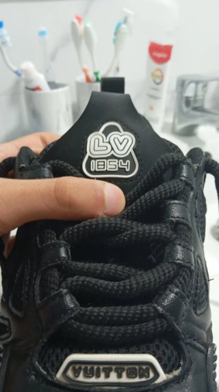 Zapatos Louis Vuitton Negros y Blancos