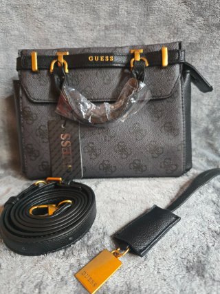 Bolso Guess Gris y Dorado