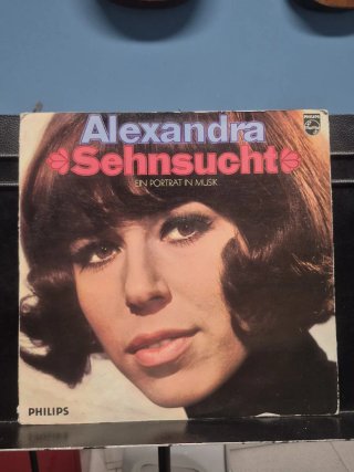 Vinilos de colección: Serrat, Pavarotti, Lolas