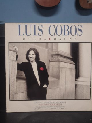 Vinilos de colección: Serrat, Pavarotti, Lolas