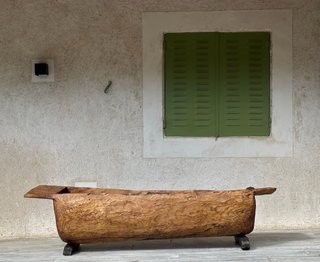 Artesa antigua de una pieza