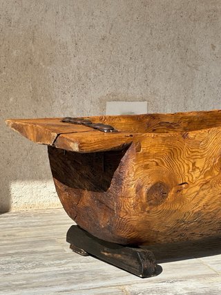 Artesa antigua de una pieza