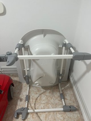 Bañera bebé Brevi poco uso el cambiador se rueda