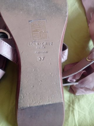 Sandalias Lola Cruz rosas con pedrería