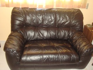 Lote Muebles: Mesa,3 Sillas, Sofá