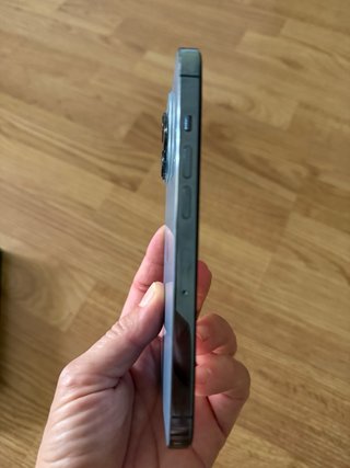 IPhone 13 Pro Apple color azul alpino.