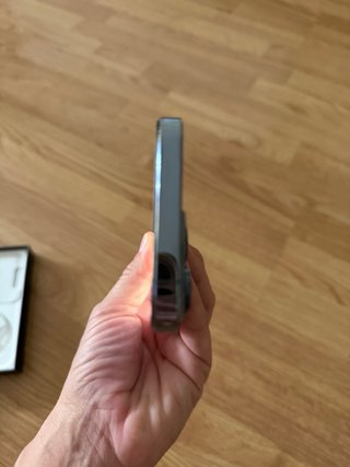 IPhone 13 Pro Apple color azul alpino.