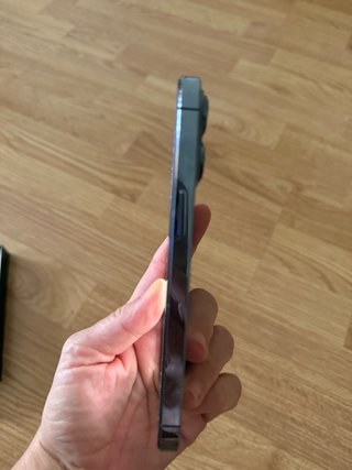 IPhone 13 Pro Apple color azul alpino.