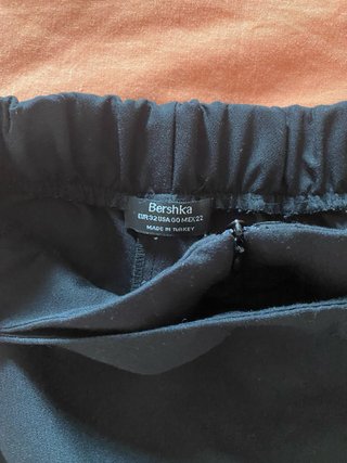 Falda pantalón negra con detalle anilla