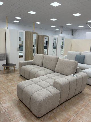 Sofá beige moderno  | Cama y Arcón