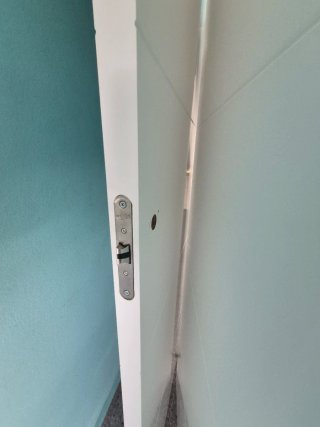 Oportunidad: 2 Puertas Blancas