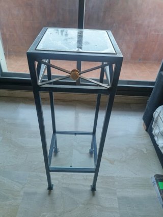Mesa de forja y mármol beige