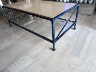 Mesa de forja y mármol beige
