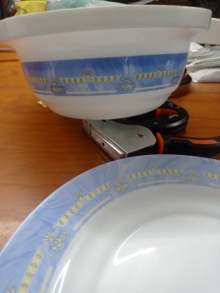 Set di stoviglie 5 pezzi + 3 piatti