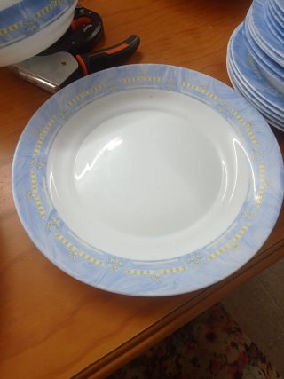 Set di stoviglie 5 pezzi + 3 piatti