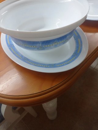 Set di stoviglie 5 pezzi + 3 piatti