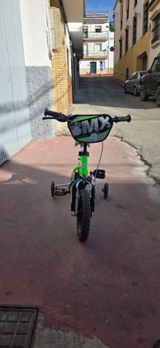 Bicicleta BMX infantil verde