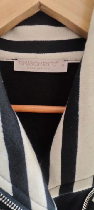 Sudadera Rinascimento Rayas Blanco y Negro