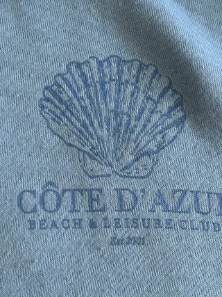 Sudadera azul con capucha y estampo mujer