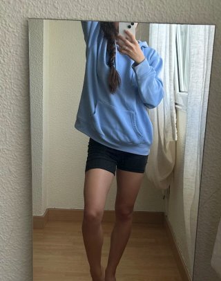 Sudadera azul con capucha y estampo mujer