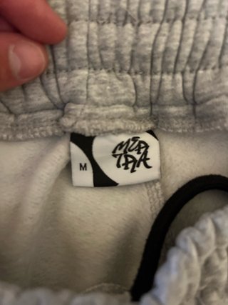 Pantalones cortos MERTRA grises