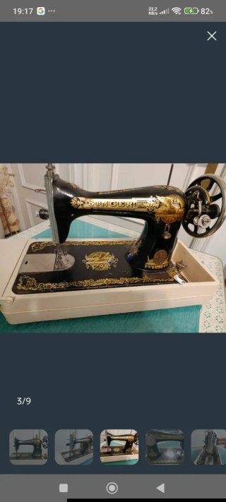 Máquina de coser Singer negra y dorada
