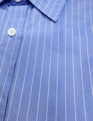 ¡OFERTA! Camisa azul de rayas Nueva