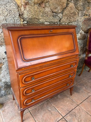 Escritorio antiguo de madera