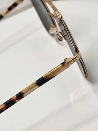 Gafas de sol Christian Dior negras y doradas