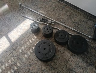 Set de discos, barras y mancuernas