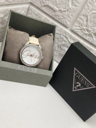 Reloj Guess Plateado y Blanco